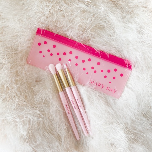 Limited-Edition† Mary Kay Mini Essential Brush Set - Picture 2 of 2